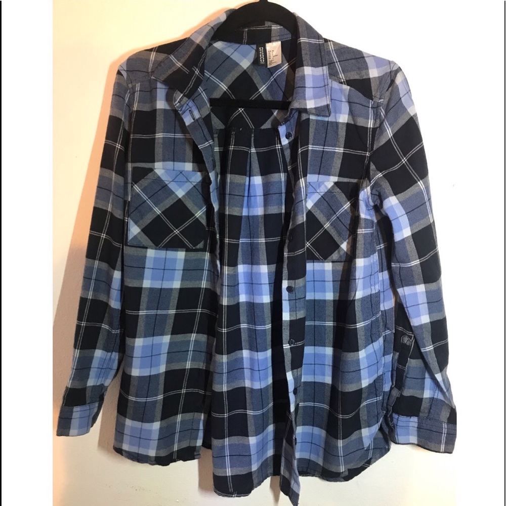 Divided by H&M blue cropped button up top